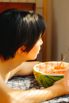 小洞饿了想吃大香肠视频