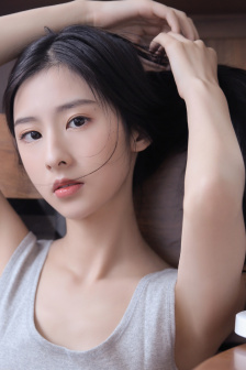 《公司交换:老板与女职员》